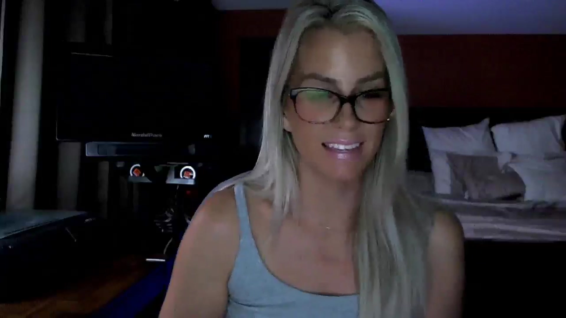 Gallery image thumbnail from Cora9's myfreecams stream on, 09/19/2025, 05:08 image 6 of 20
