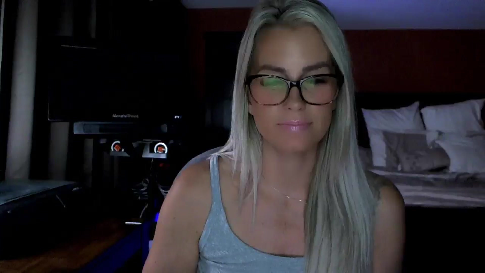 Gallery image thumbnail from Cora9's myfreecams stream on, 09/19/2025, 05:08 image 14 of 20