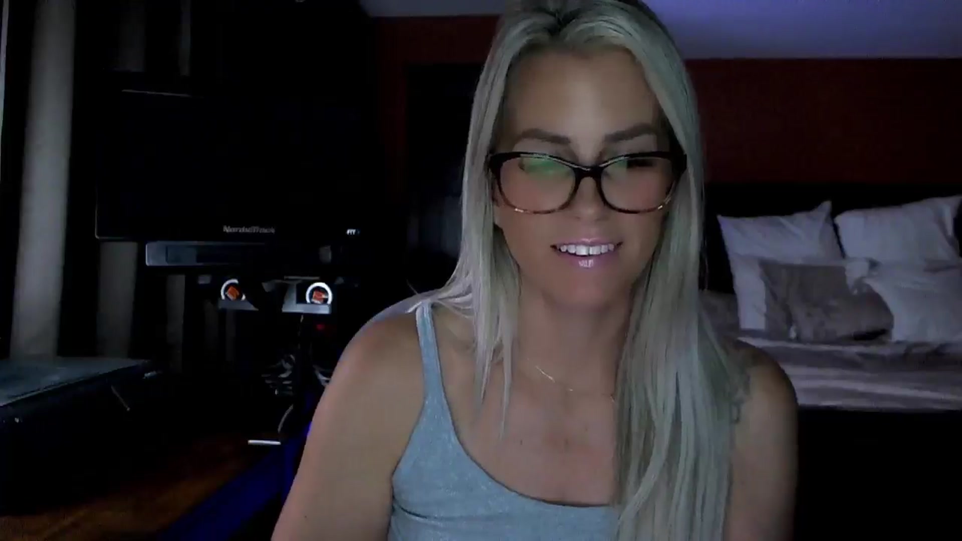 Gallery image thumbnail from Cora9's myfreecams stream on, 09/19/2025, 05:08 image 10 of 20