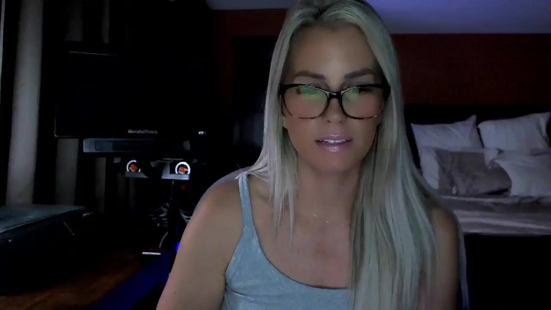 Gallery image thumbnail from Cora9's myfreecams stream on, 09/19/2025, 05:08 image 11 of 20