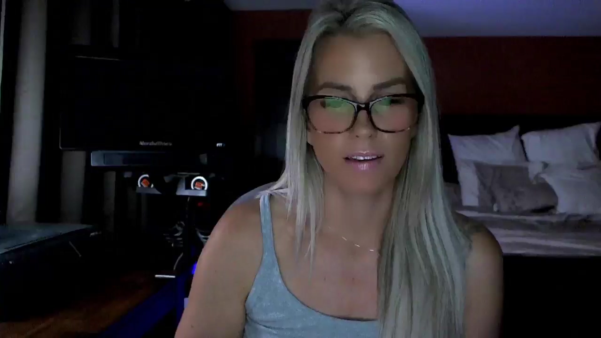 Gallery image thumbnail from Cora9's myfreecams stream on, 09/19/2025, 05:08 image 15 of 20