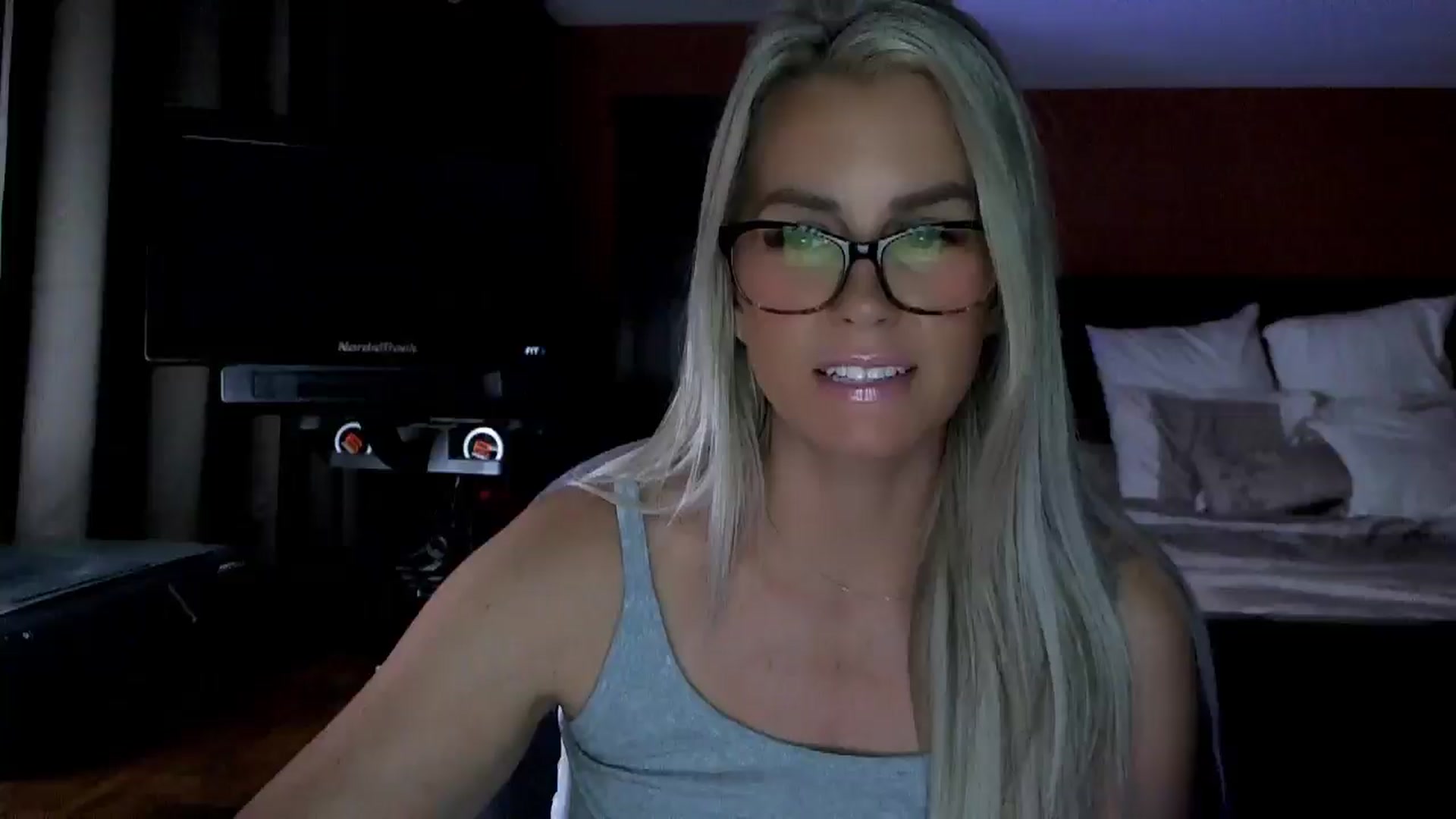Gallery image thumbnail from Cora9's myfreecams stream on, 09/19/2025, 05:08 image 2 of 20