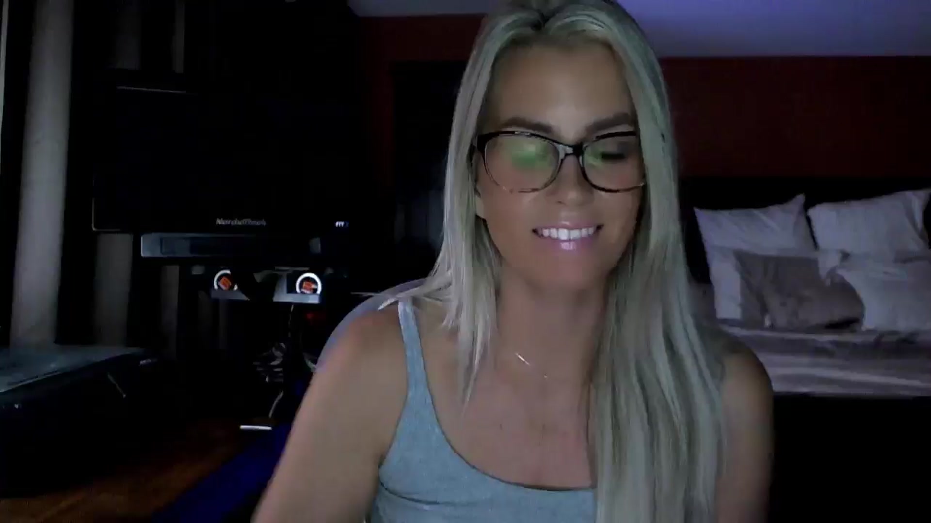 Gallery image thumbnail from Cora9's myfreecams stream on, 09/19/2025, 05:08 image 7 of 20
