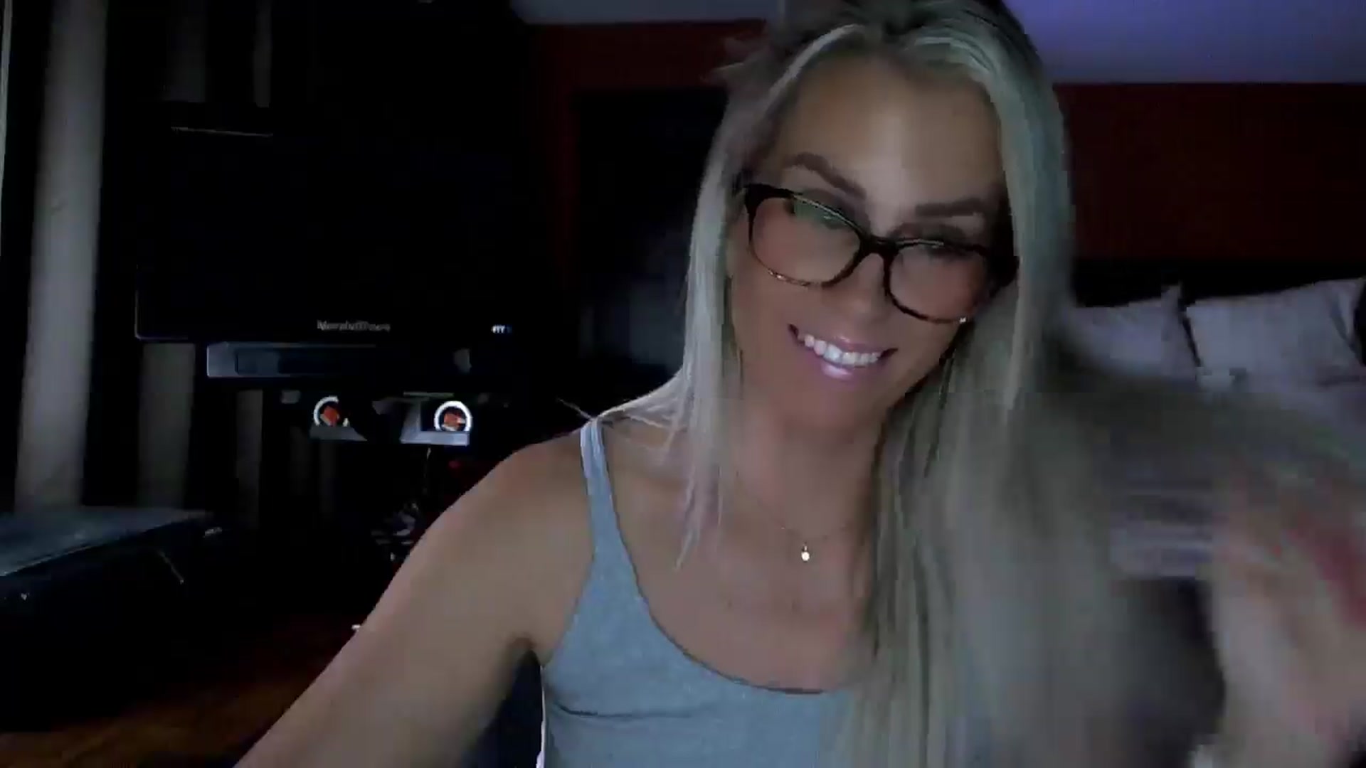 Gallery image thumbnail from Cora9's myfreecams stream on, 09/19/2025, 05:08 image 20 of 20
