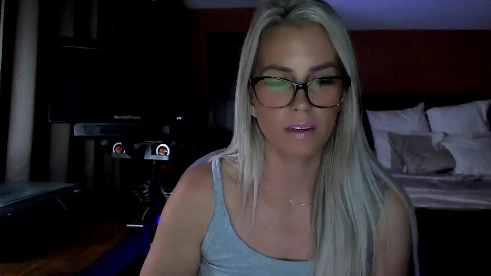 Gallery image thumbnail from Cora9's myfreecams stream on, 09/19/2025, 05:08 image 12 of 20