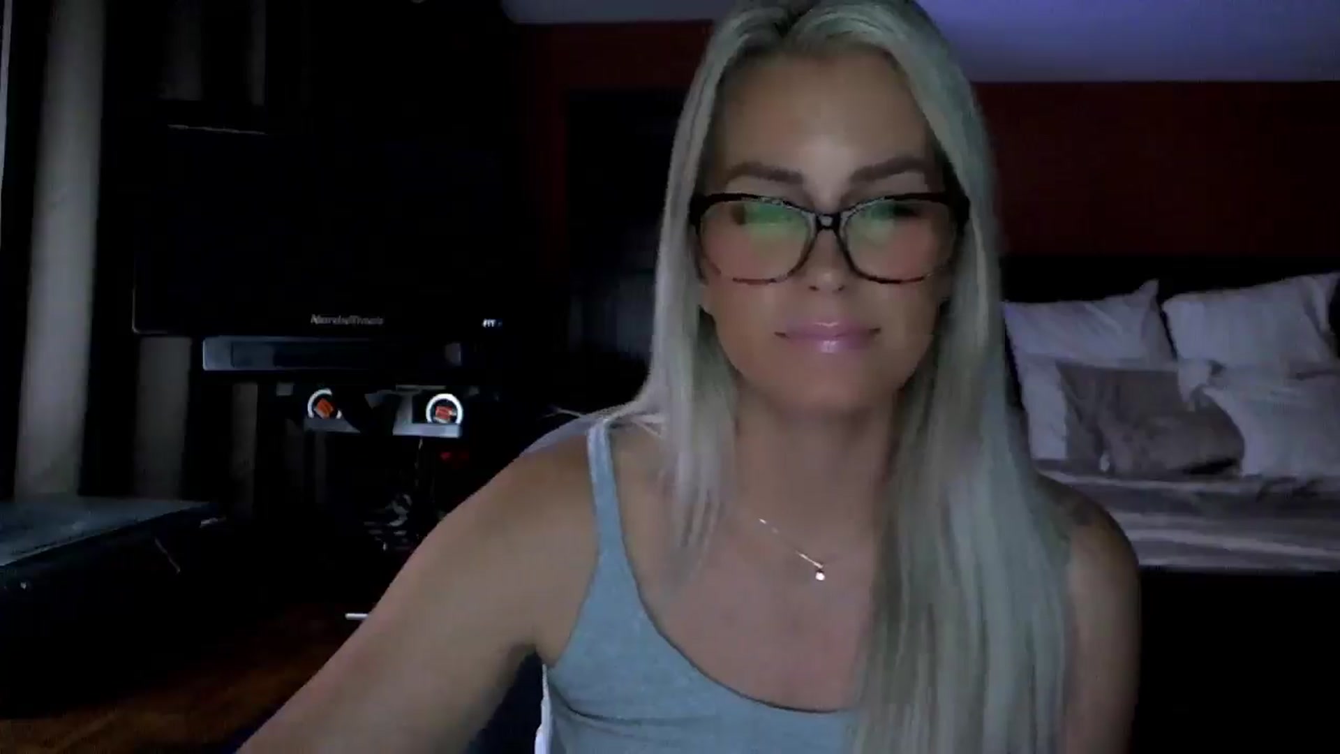 Gallery image thumbnail from Cora9's myfreecams stream on, 09/19/2025, 05:08 image 18 of 20