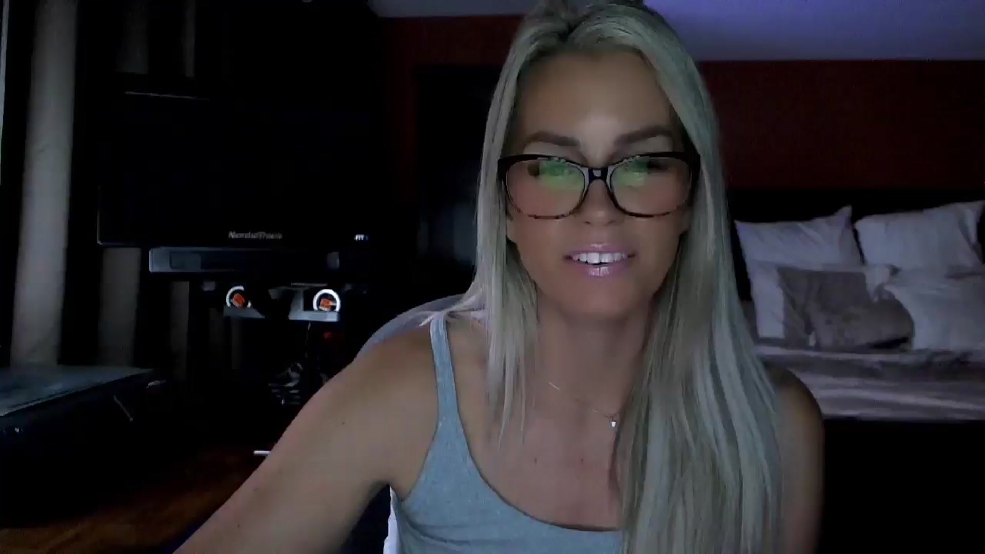 Gallery image thumbnail from Cora9's myfreecams stream on, 09/19/2025, 05:08 image 17 of 20