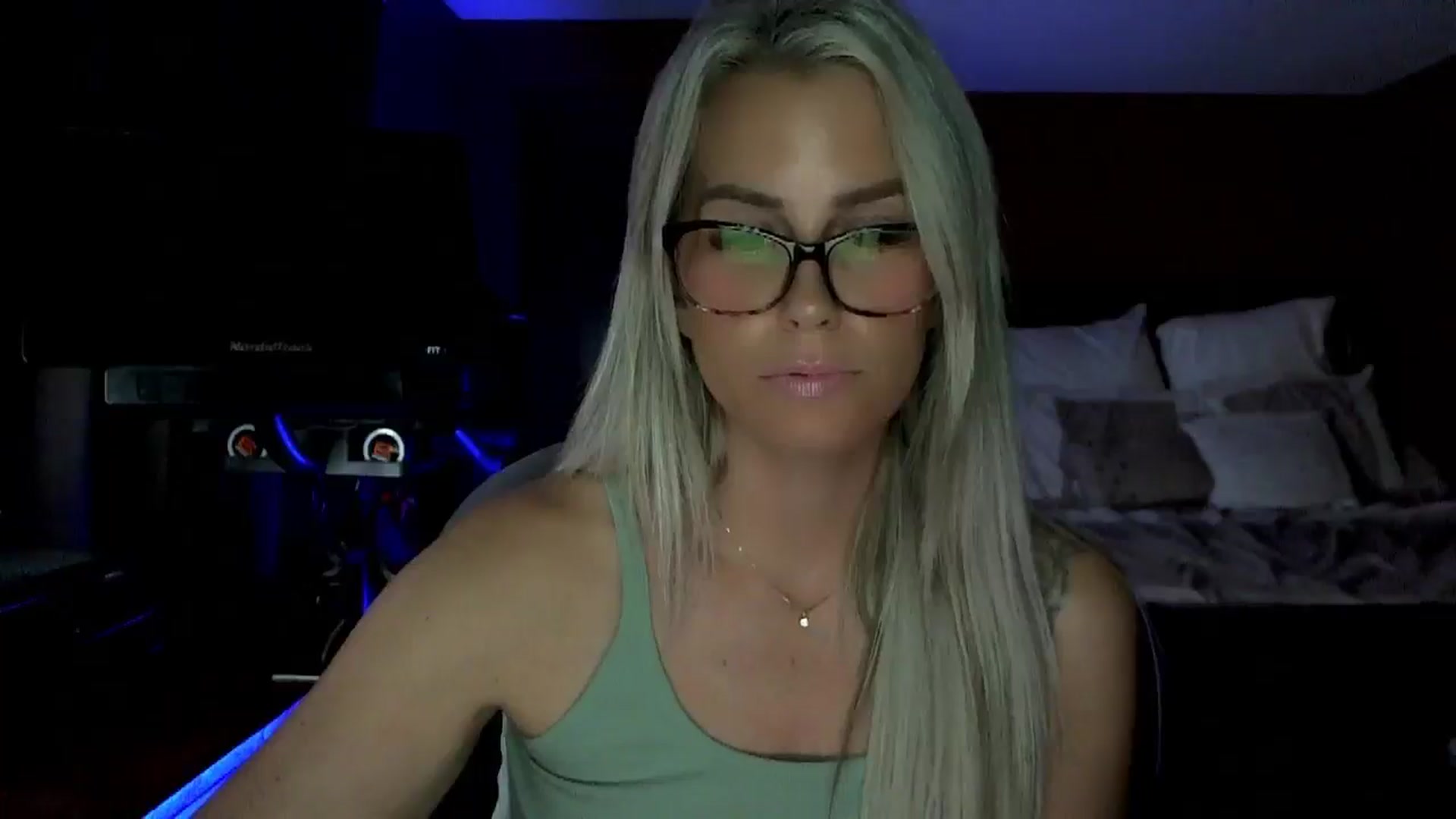 Gallery image thumbnail from Cora9's myfreecams stream on, 09/24/2025, 04:41 image 3 of 20