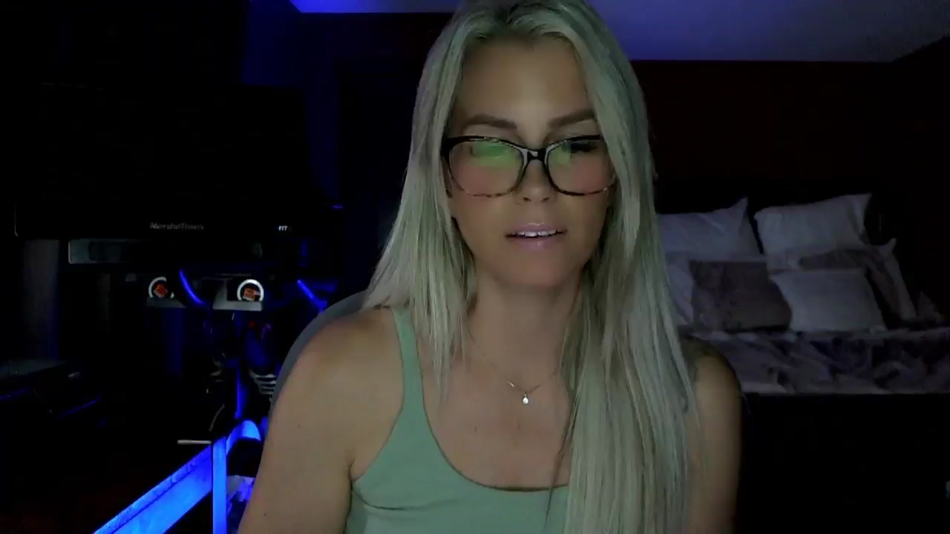Gallery image thumbnail from Cora9's myfreecams stream on, 09/24/2025, 04:41 image 2 of 20