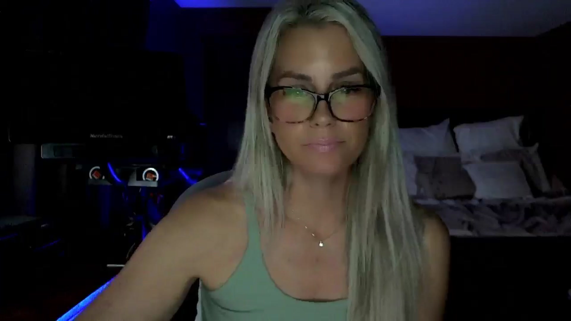 Gallery image thumbnail from Cora9's myfreecams stream on, 09/24/2025, 04:41 image 16 of 20