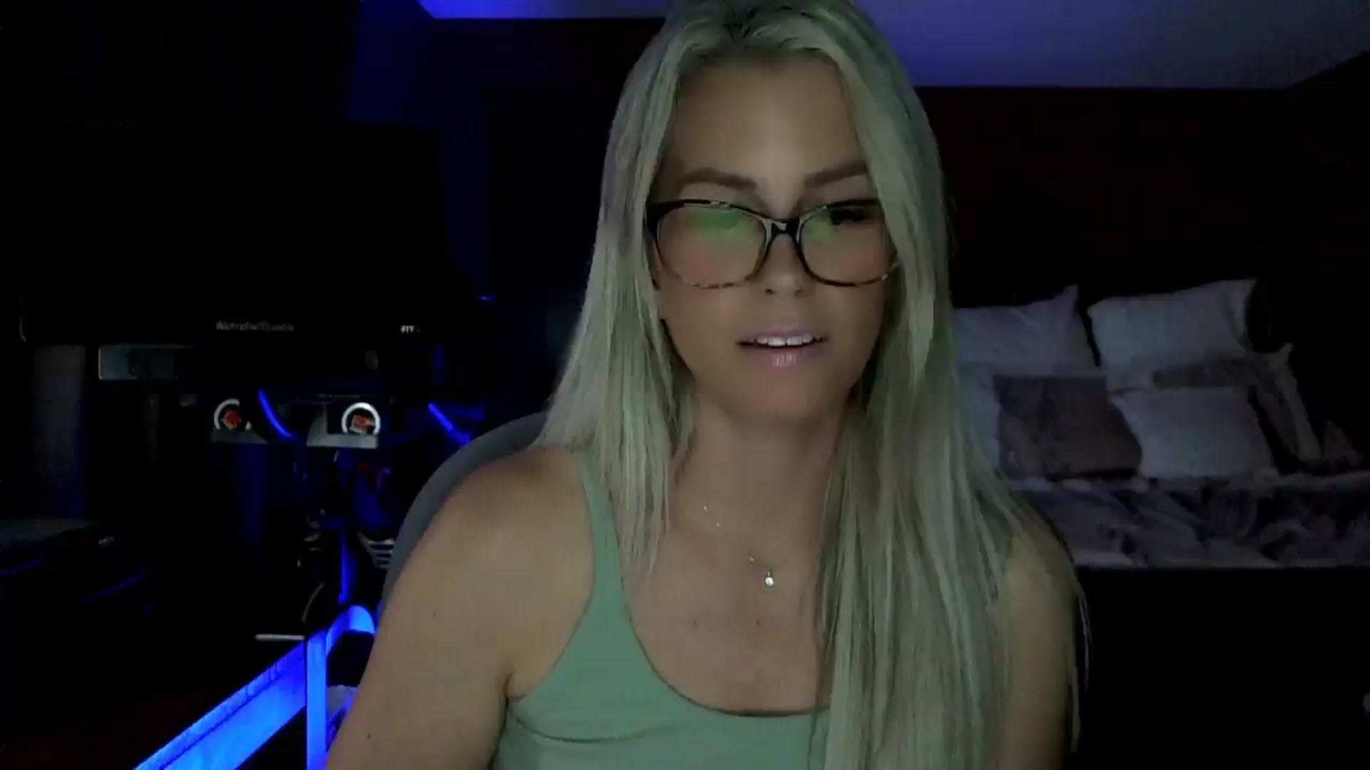 Gallery image thumbnail from Cora9's myfreecams stream on, 09/24/2025, 04:41 image 8 of 20