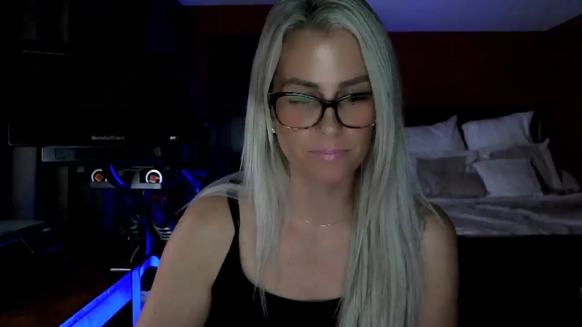 Gallery image thumbnail from Cora9's myfreecams stream on, 09/25/2025, 05:06 image 4 of 20