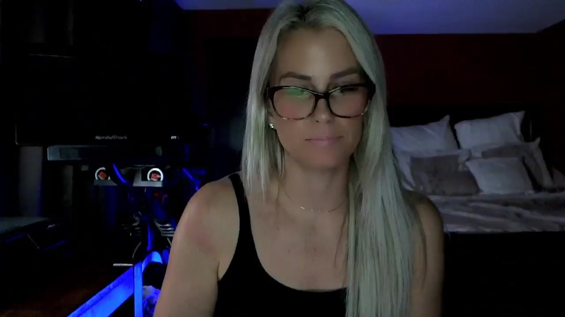 Gallery image thumbnail from Cora9's myfreecams stream on, 09/25/2025, 05:06 image 17 of 20