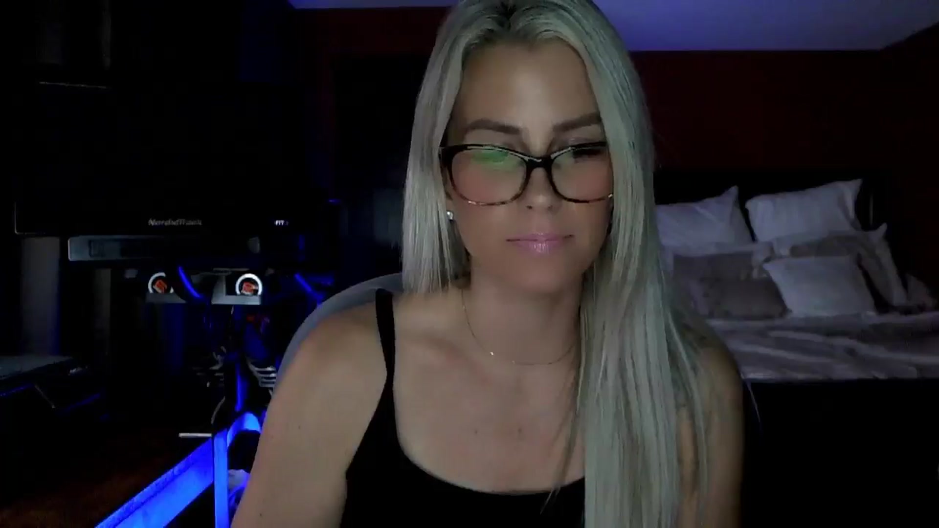 Gallery image thumbnail from Cora9's myfreecams stream on, 09/25/2025, 05:06 image 6 of 20