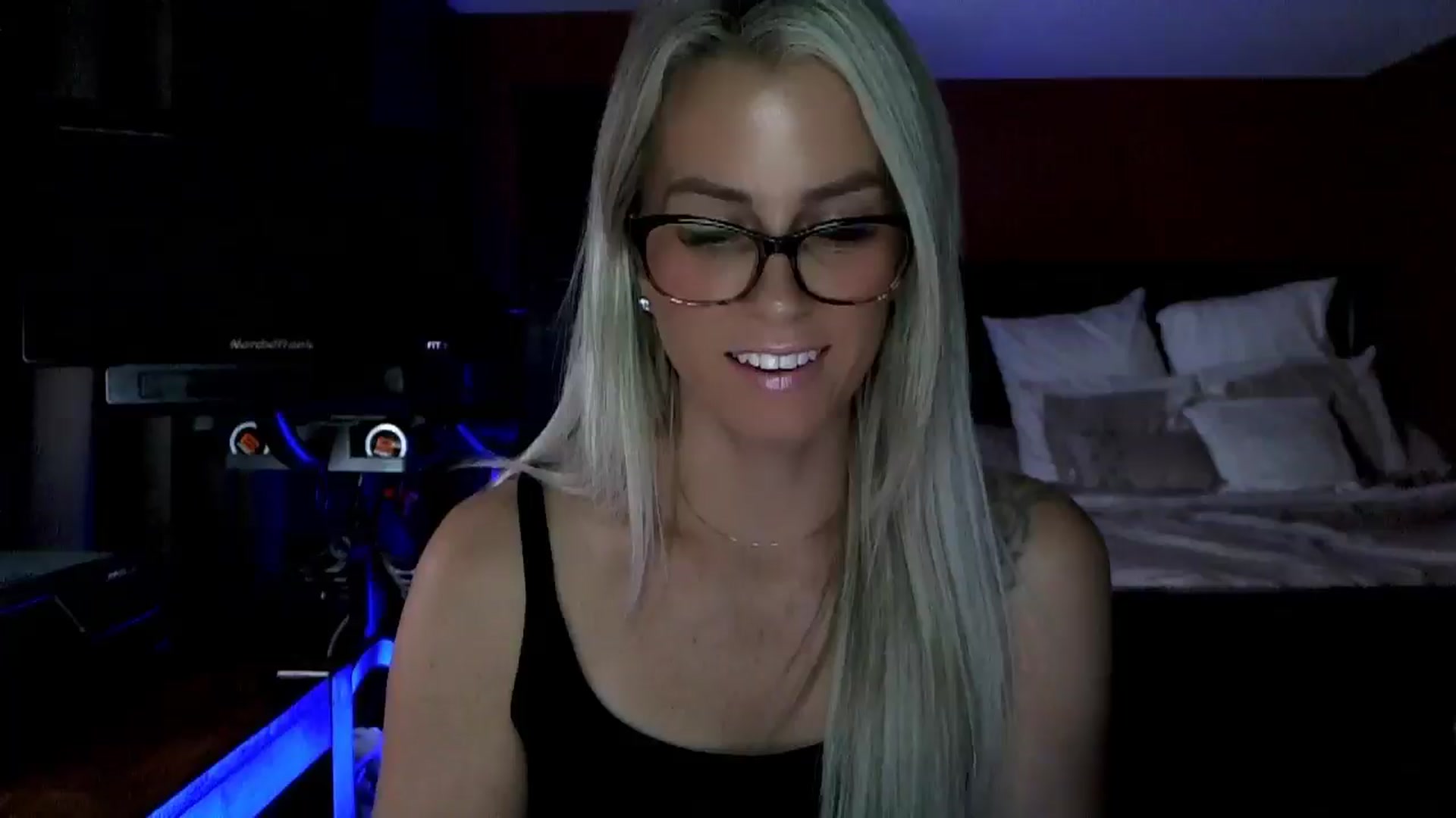 Gallery image thumbnail from Cora9's myfreecams stream on, 09/25/2025, 05:06 image 14 of 20