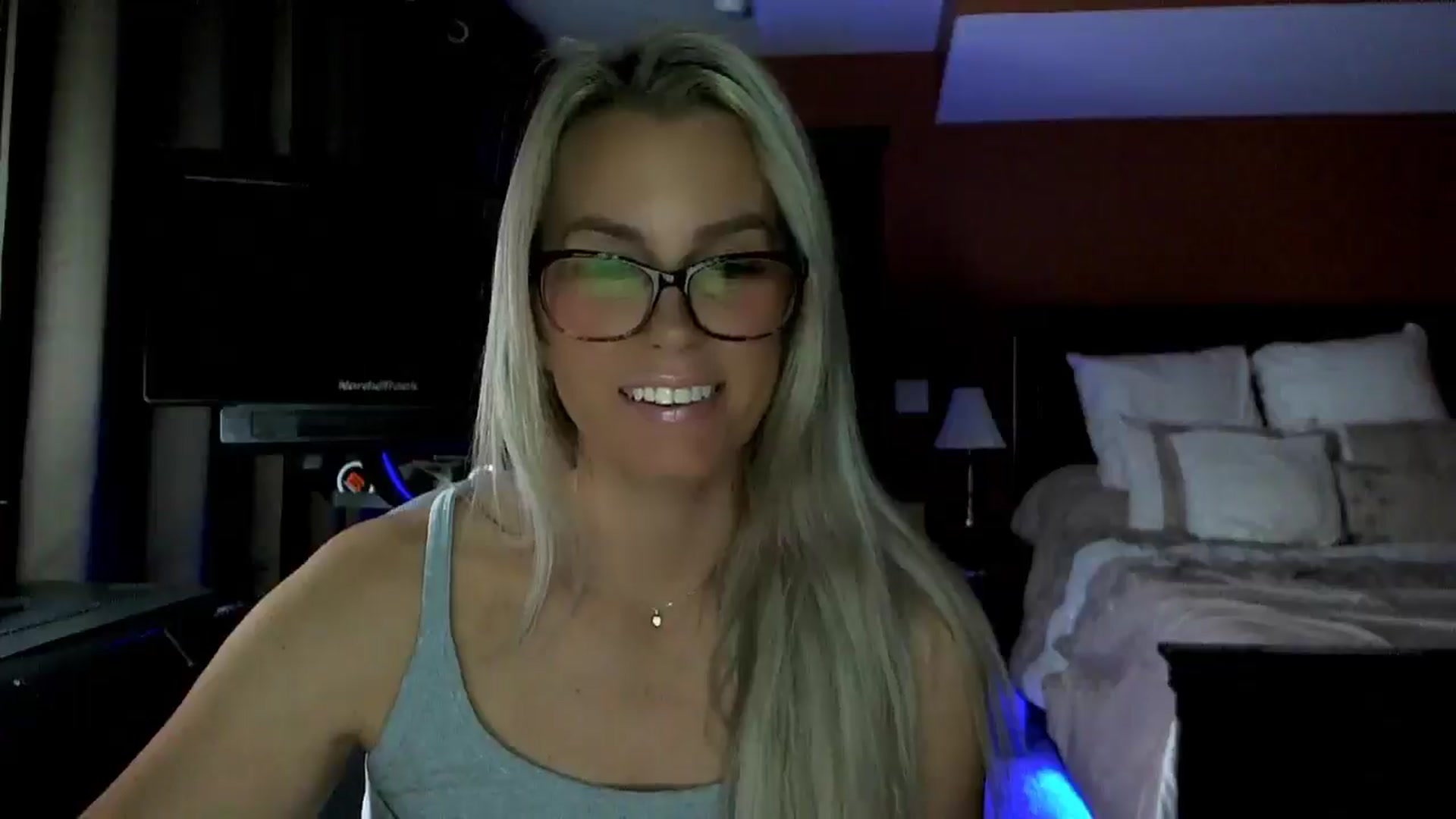 Gallery image thumbnail from Cora9's myfreecams stream on, 10/14/2025, 05:09 image 15 of 20