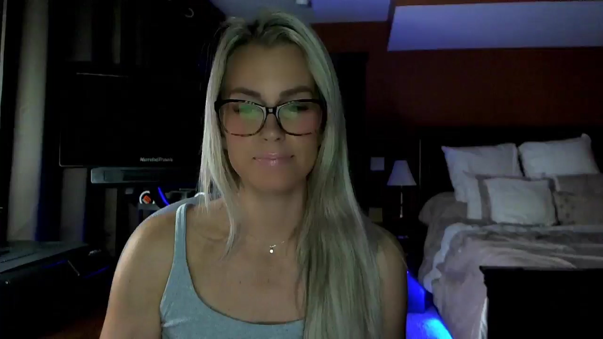 Gallery image thumbnail from Cora9's myfreecams stream on, 10/14/2025, 05:09 image 17 of 20