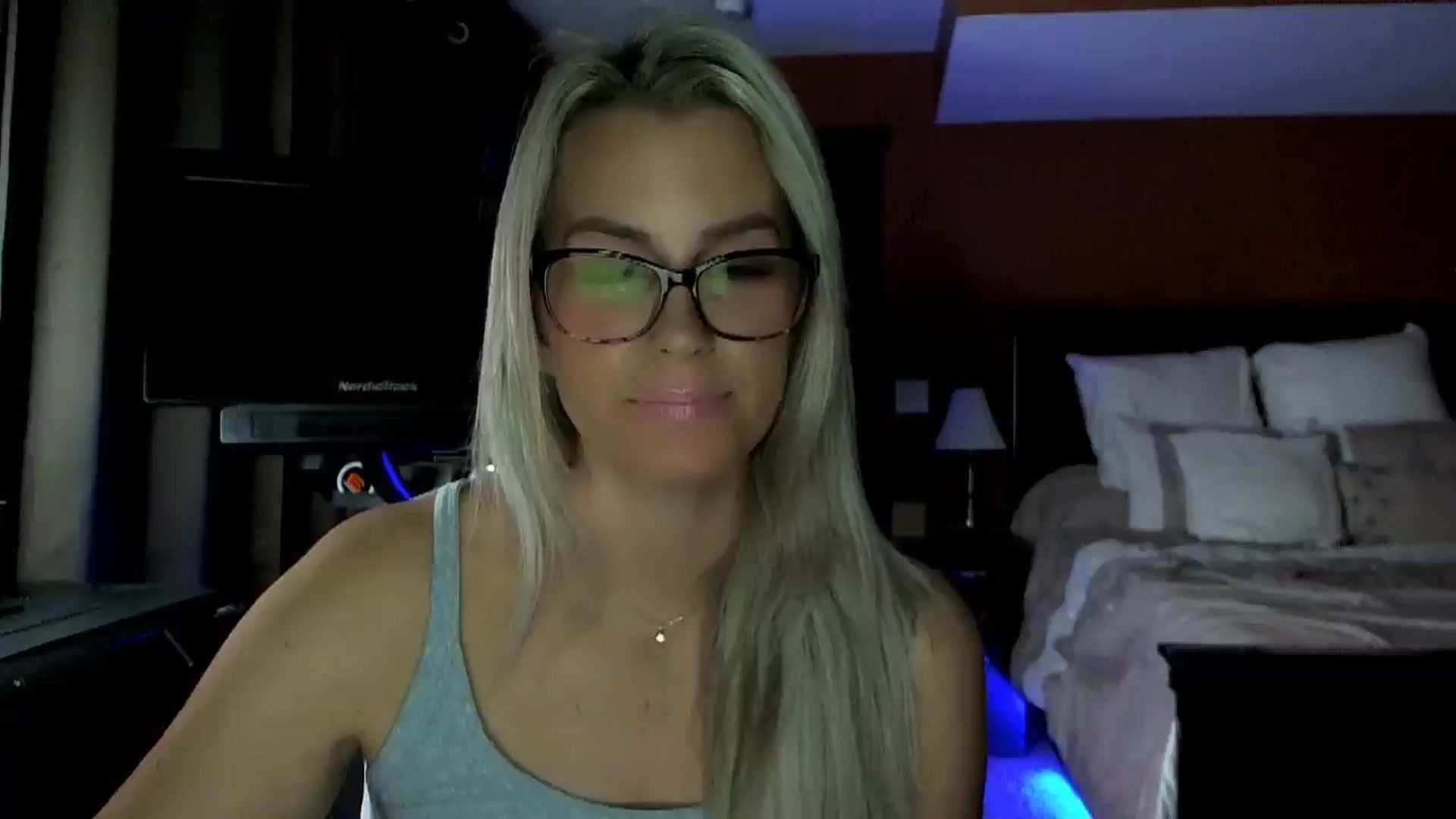 Gallery image thumbnail from Cora9's myfreecams stream on, 10/14/2025, 05:09 image 9 of 20