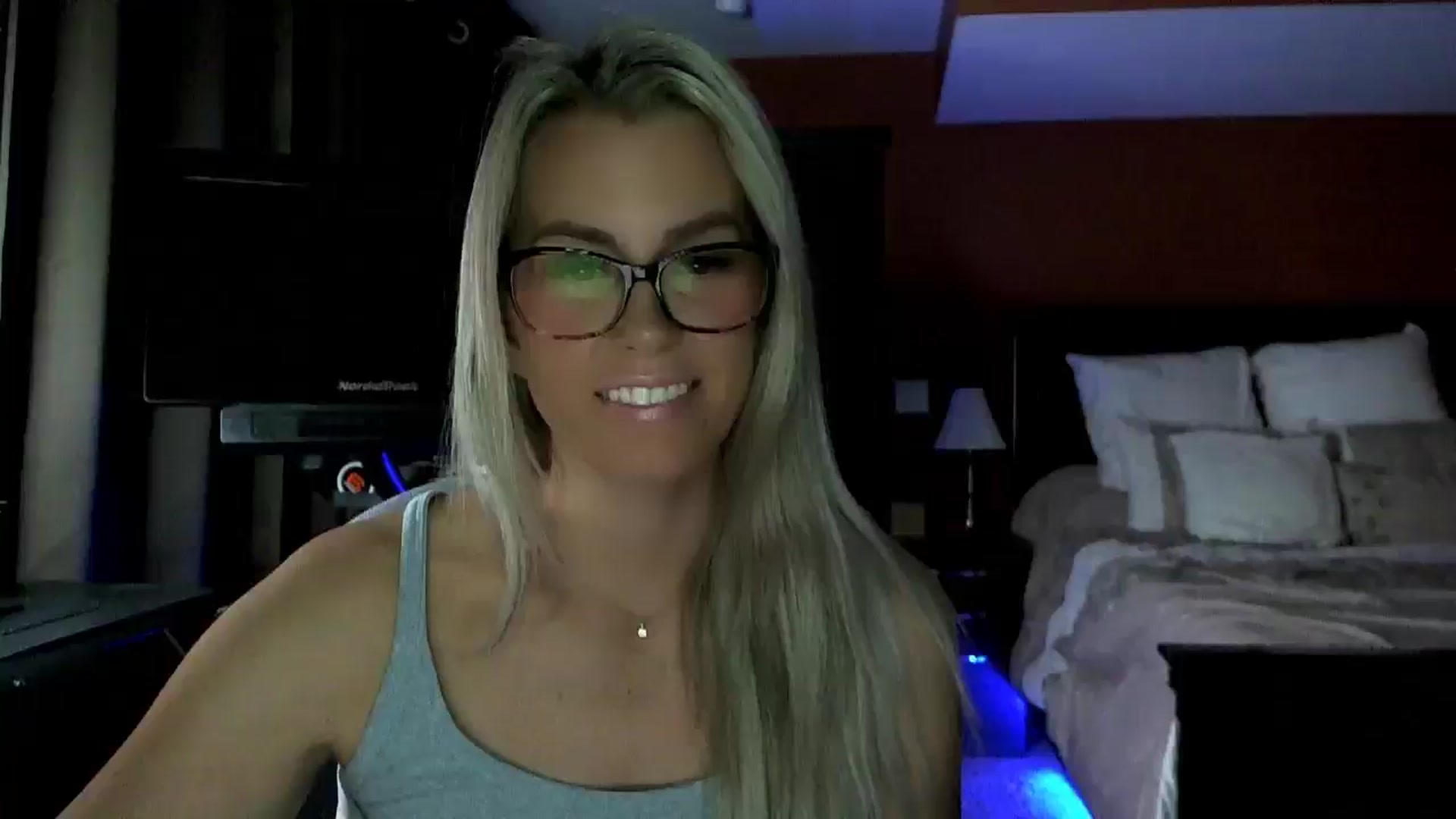 Gallery image thumbnail from Cora9's myfreecams stream on, 10/14/2025, 05:09 image 5 of 20
