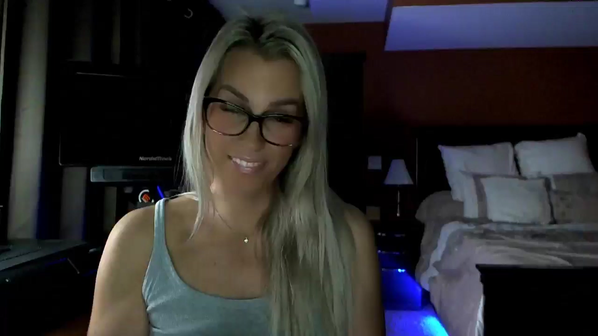 Gallery image thumbnail from Cora9's myfreecams stream on, 10/14/2025, 05:09 image 4 of 20