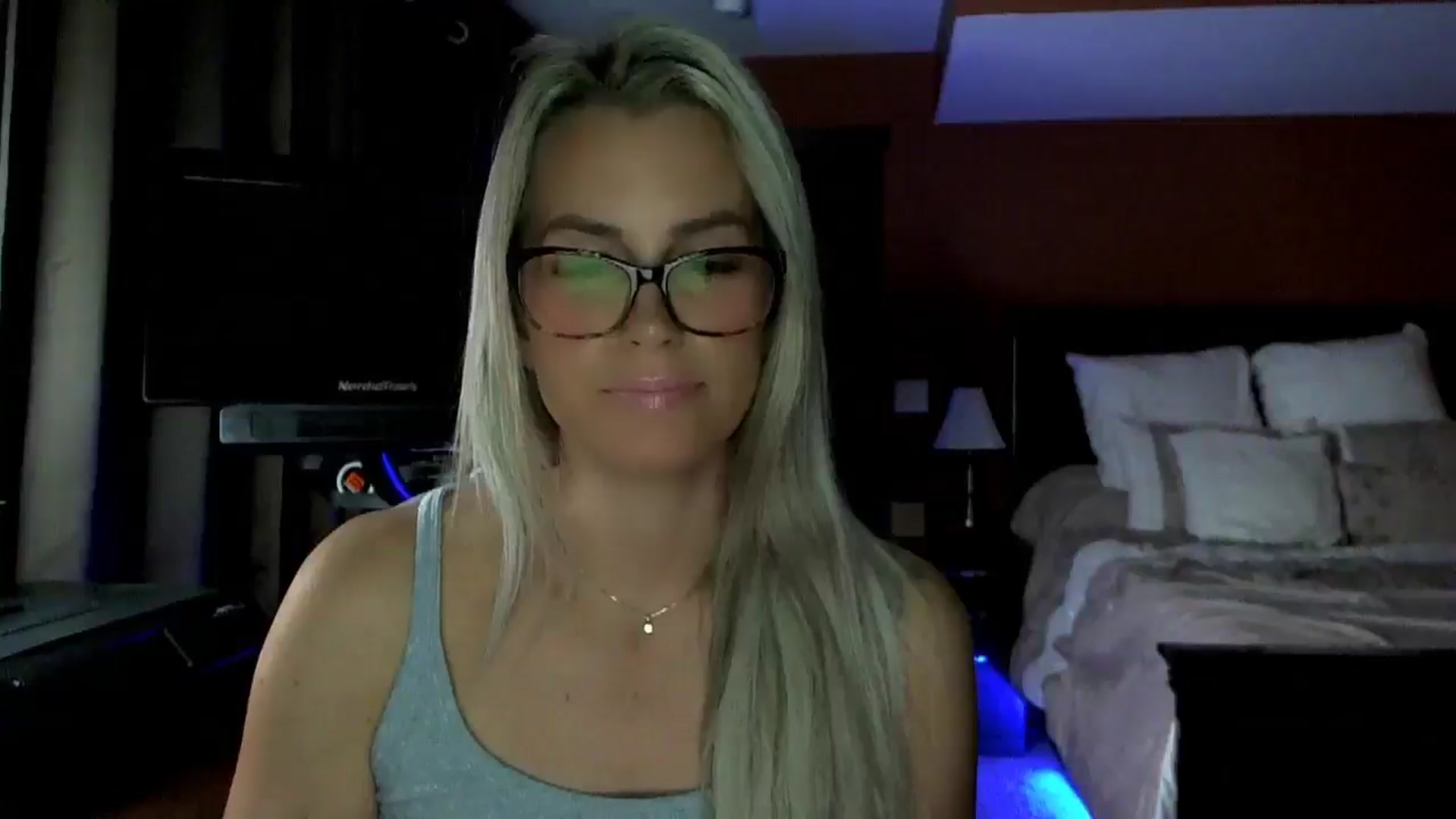 Gallery image thumbnail from Cora9's myfreecams stream on, 10/14/2025, 05:09 image 12 of 20
