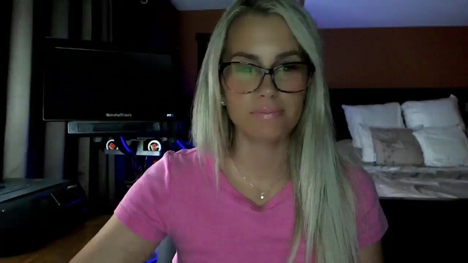 Gallery image thumbnail from Cora9's myfreecams stream on, 10/15/2025, 04:23 image 13 of 20