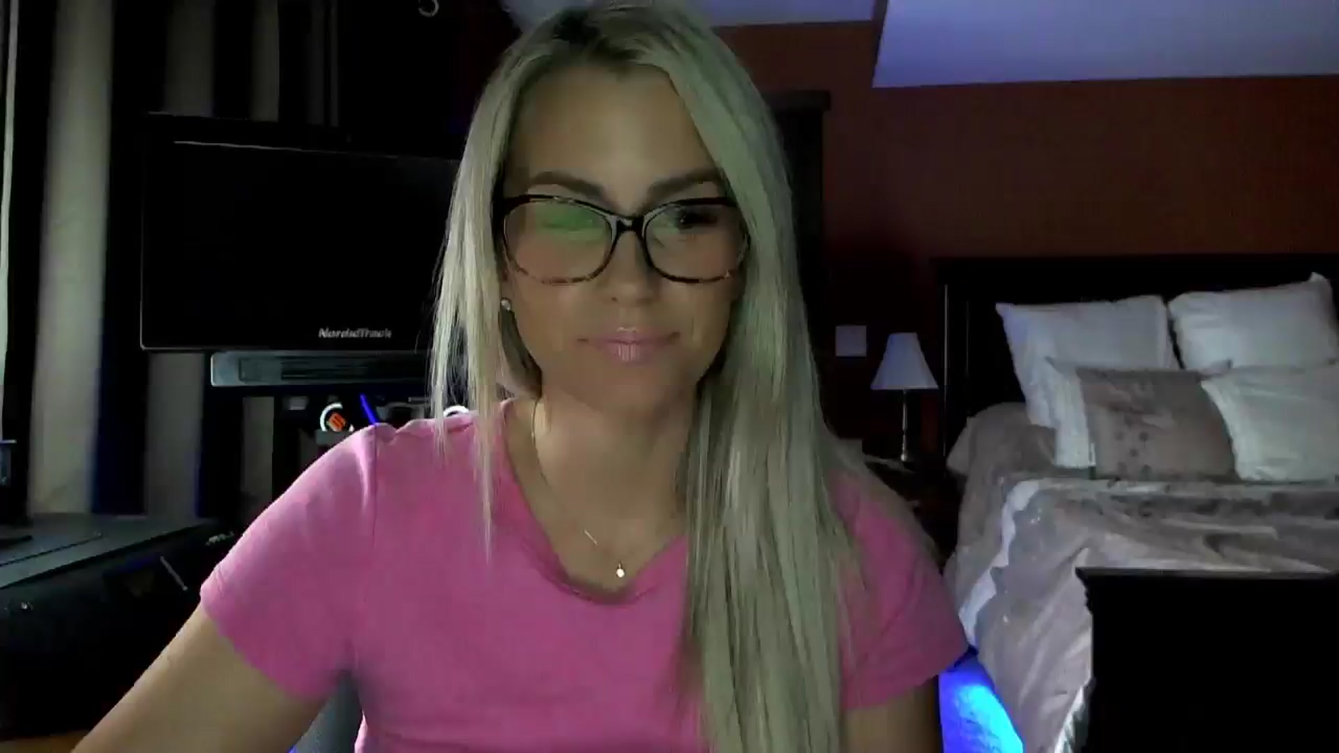 Gallery image thumbnail from Cora9's myfreecams stream on, 10/15/2025, 04:23 image 3 of 20