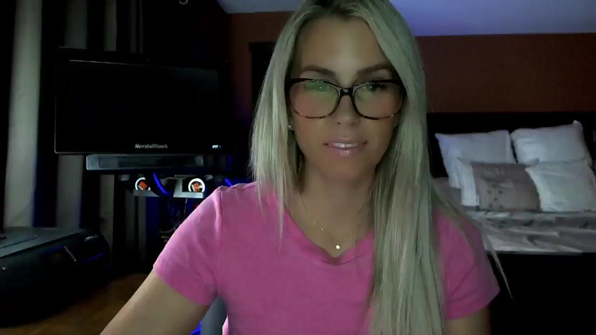 Gallery image thumbnail from Cora9's myfreecams stream on, 10/15/2025, 04:23 image 11 of 20
