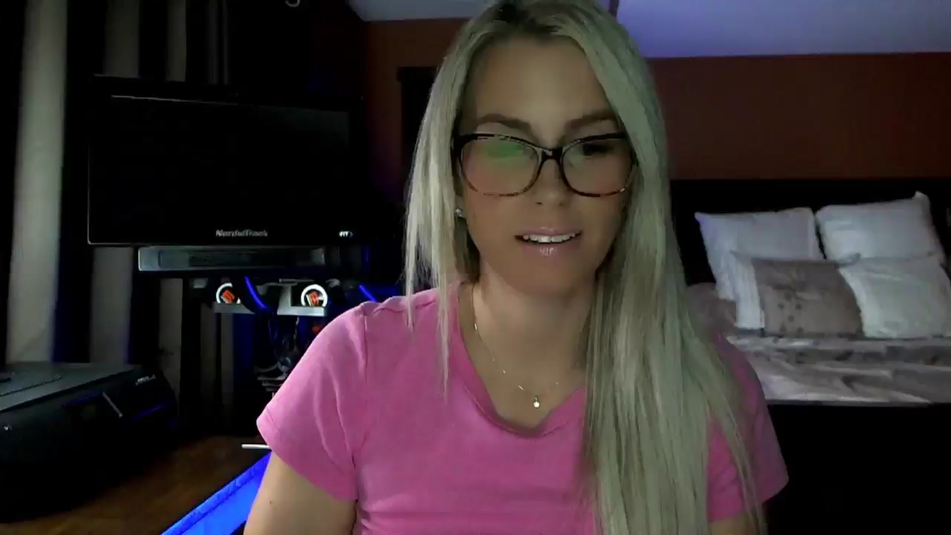 Gallery image thumbnail from Cora9's myfreecams stream on, 10/15/2025, 04:23 image 6 of 20