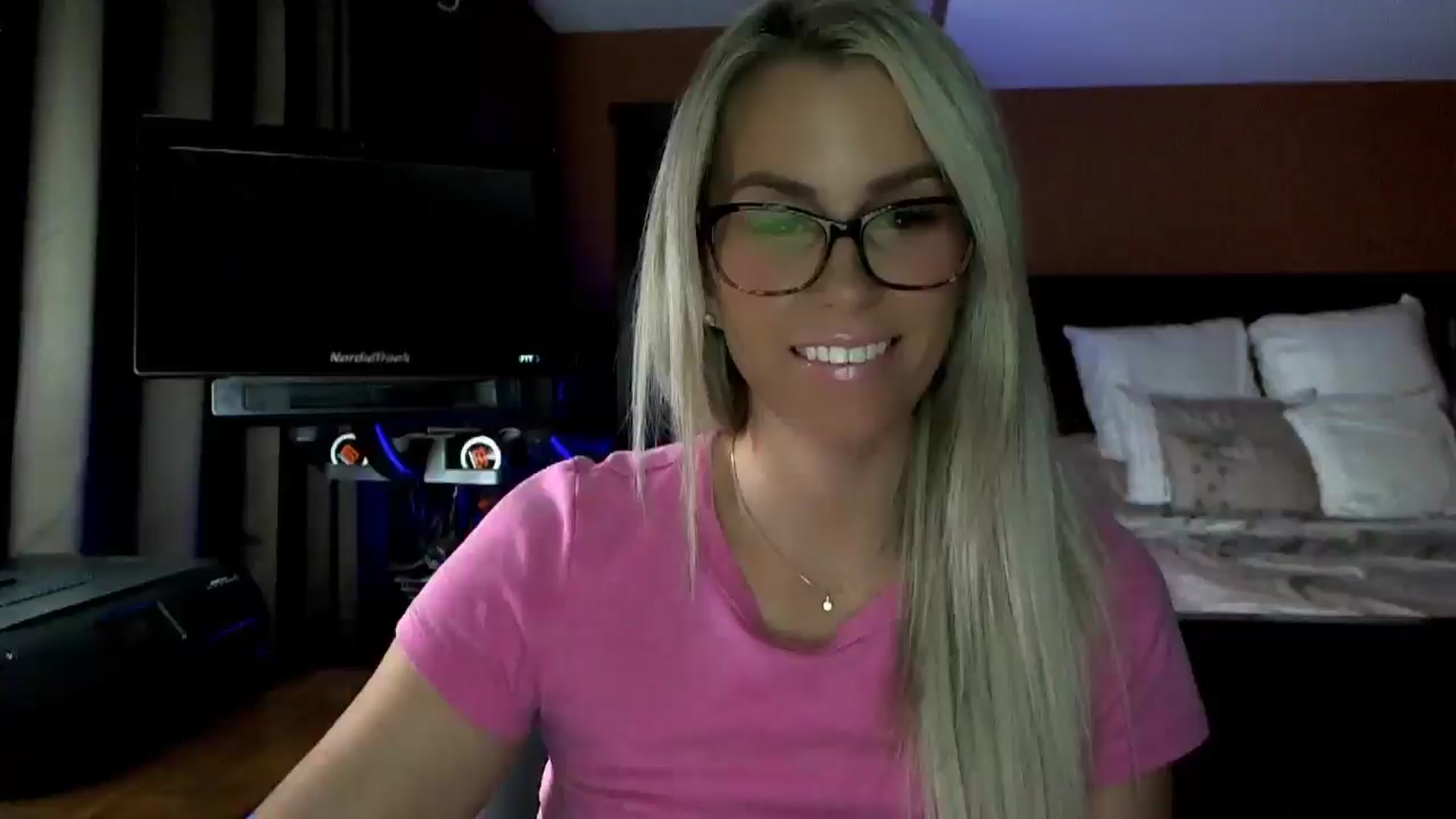 Gallery image thumbnail from Cora9's myfreecams stream on, 10/15/2025, 04:23 image 7 of 20