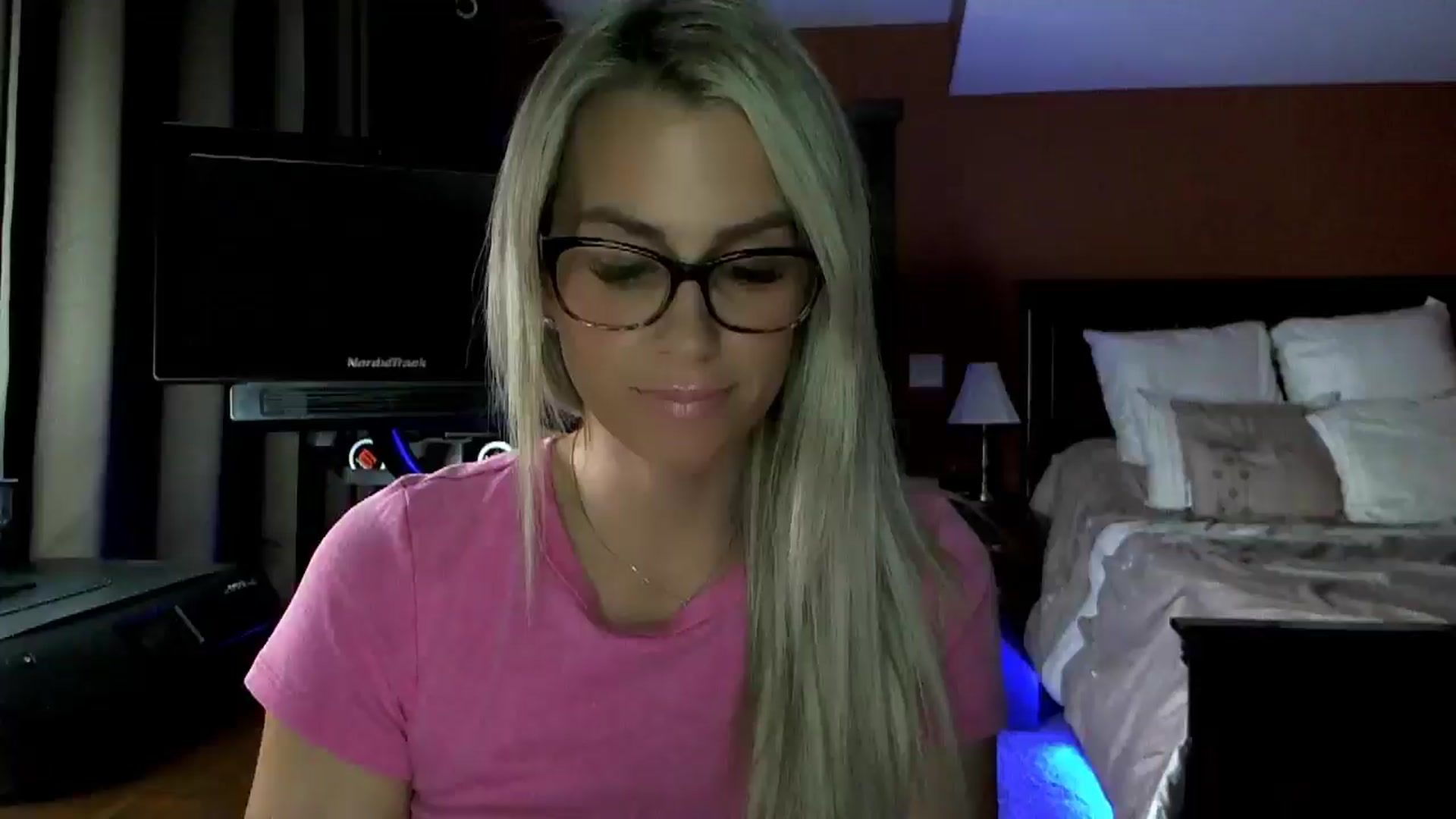 Gallery image thumbnail from Cora9's myfreecams stream on, 10/15/2025, 04:23 image 1 of 20