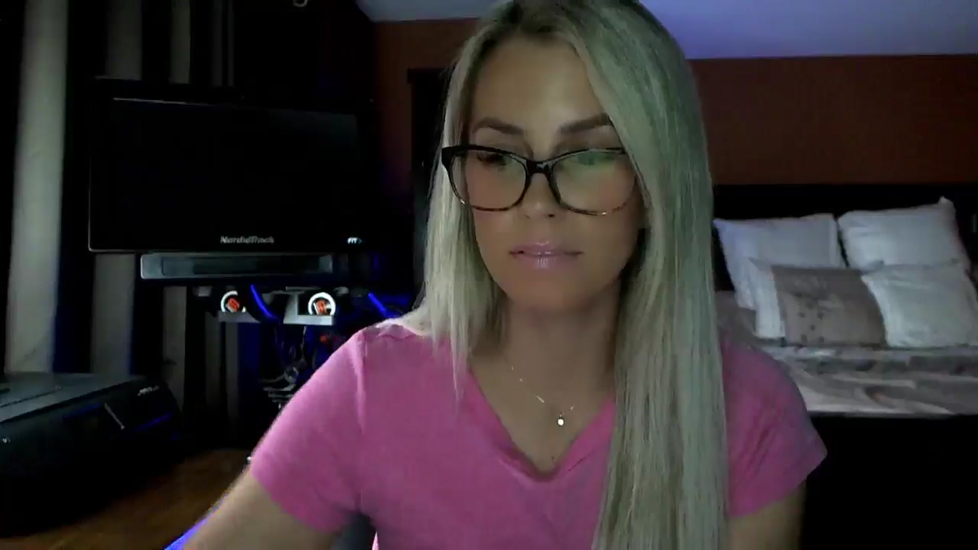 Gallery image thumbnail from Cora9's myfreecams stream on, 10/15/2025, 04:55 image 10 of 20