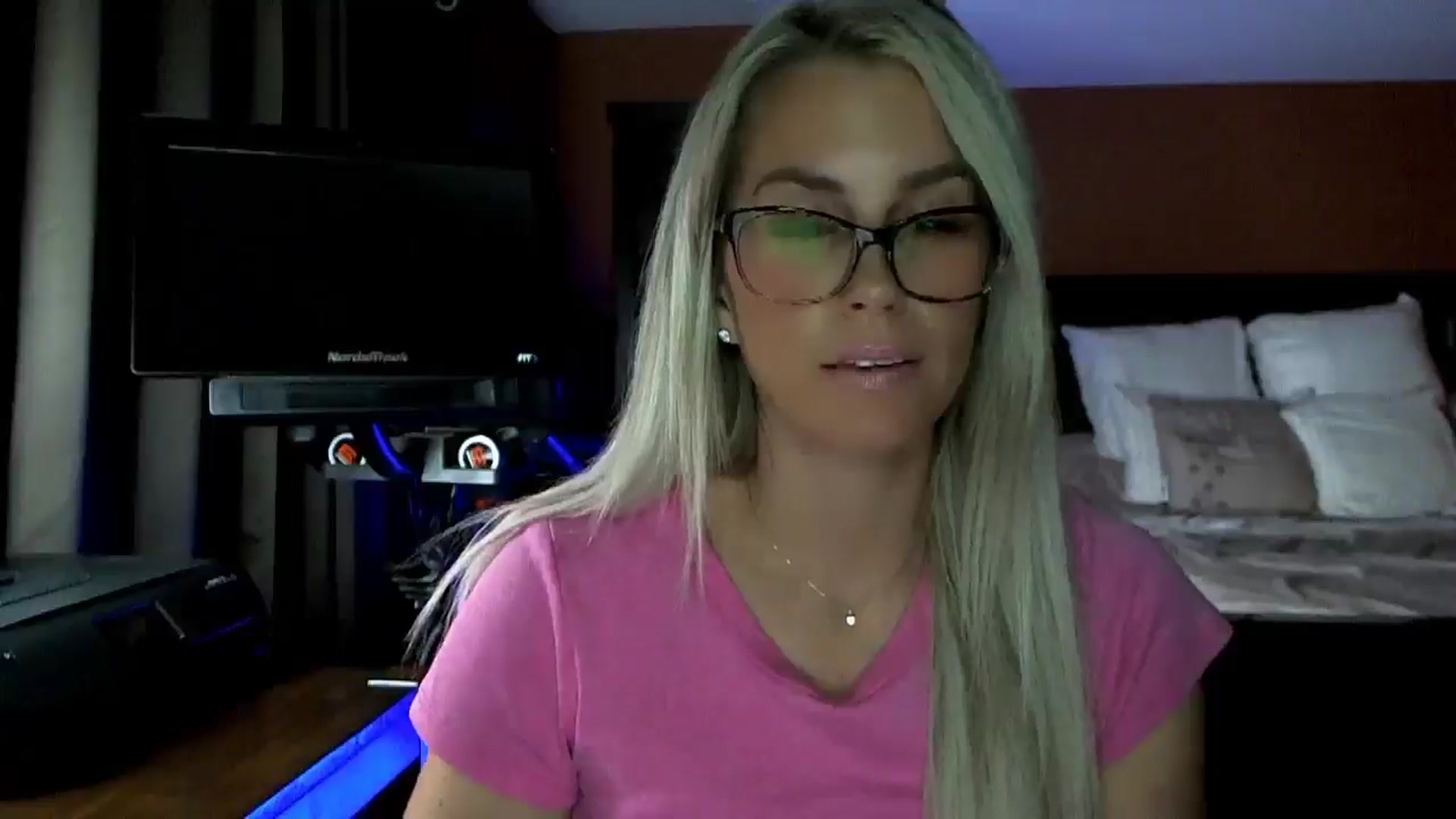 Gallery image thumbnail from Cora9's myfreecams stream on, 10/15/2025, 04:55 image 14 of 20