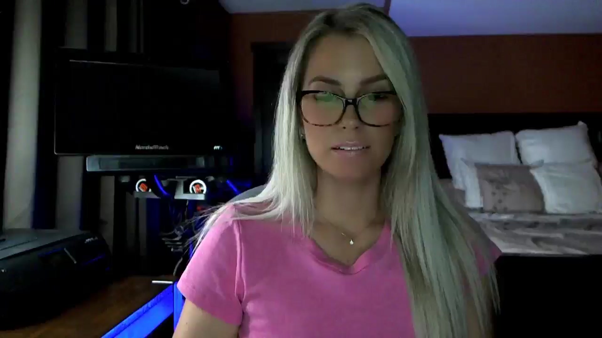 Gallery image thumbnail from Cora9's myfreecams stream on, 10/15/2025, 04:55 image 16 of 20