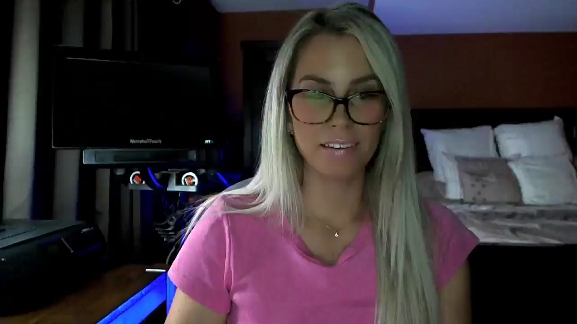 Gallery image thumbnail from Cora9's myfreecams stream on, 10/15/2025, 04:55 image 17 of 20