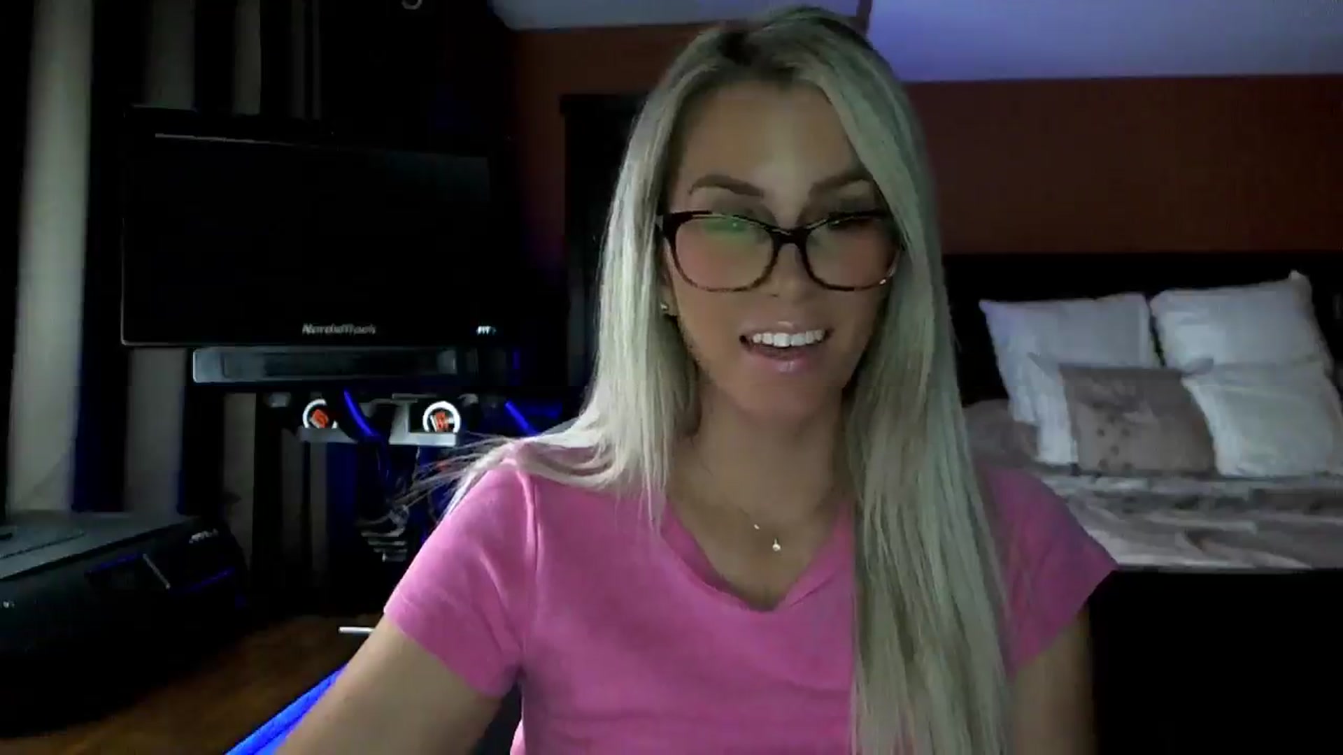 Gallery image thumbnail from Cora9's myfreecams stream on, 10/15/2025, 04:55 image 15 of 20