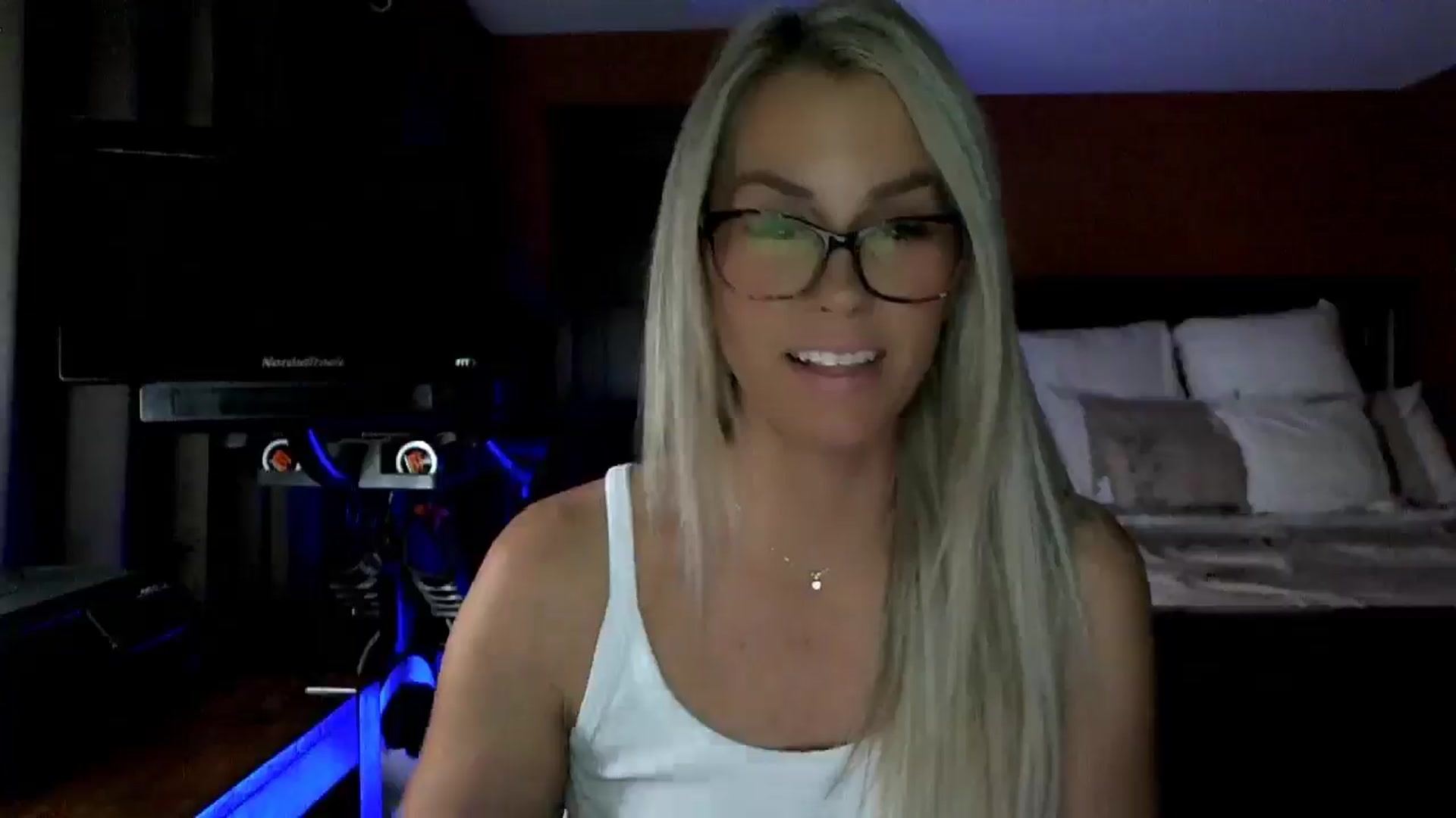 Gallery image thumbnail from Cora9's myfreecams stream on, 10/16/2025, 05:03 image 6 of 20