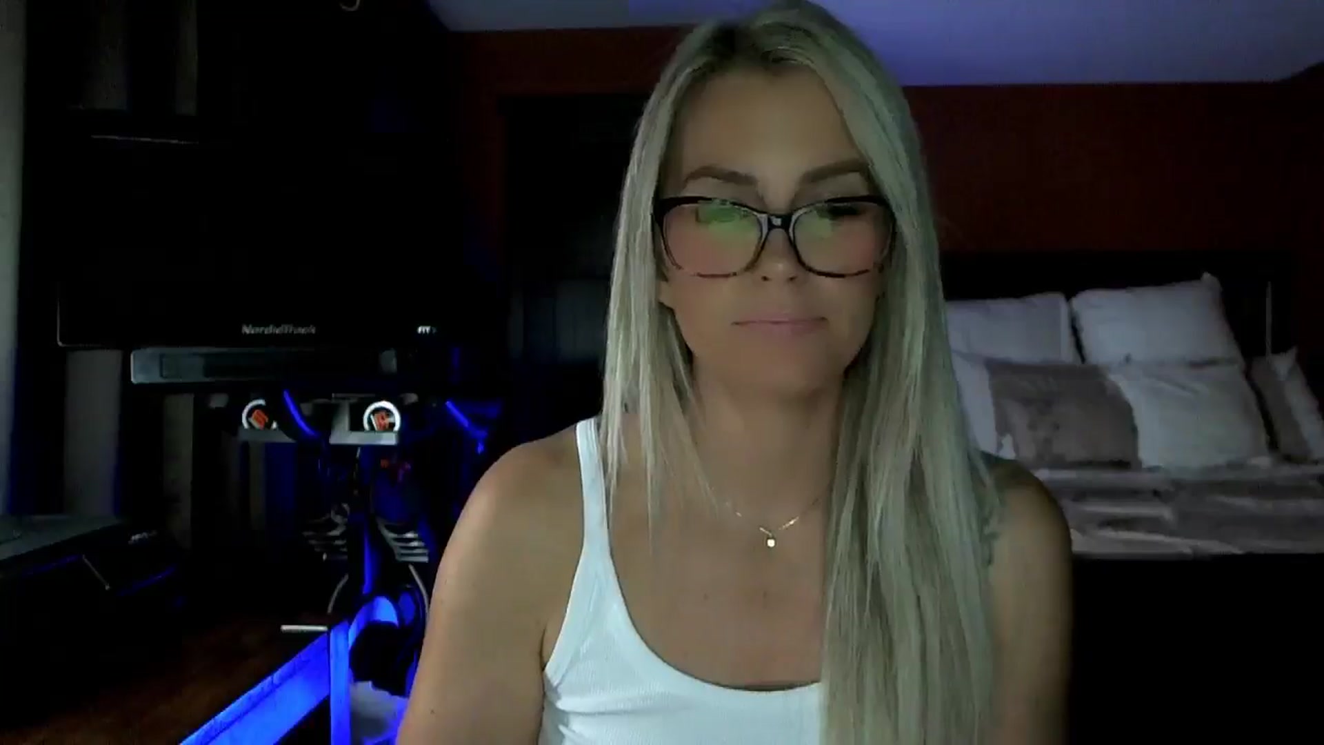 Gallery image thumbnail from Cora9's myfreecams stream on, 10/16/2025, 05:03 image 18 of 20