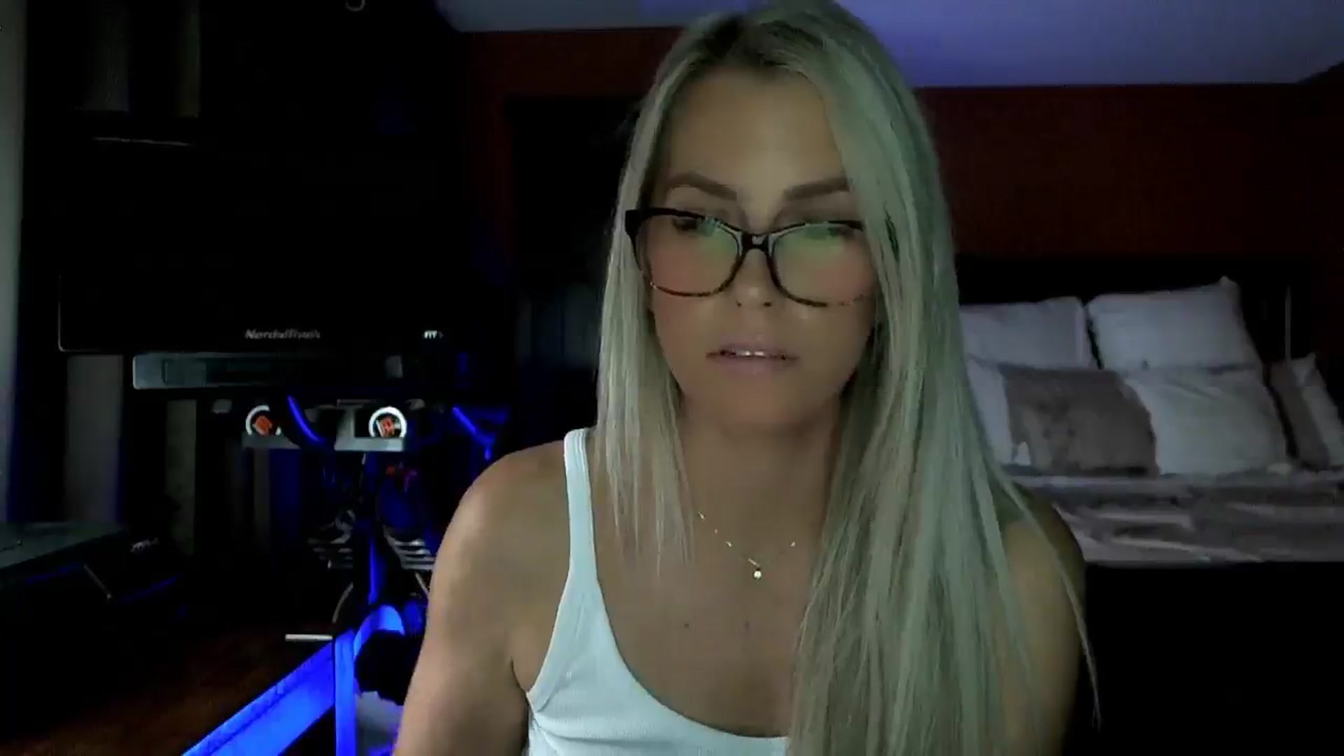 Gallery image thumbnail from Cora9's myfreecams stream on, 10/16/2025, 05:03 image 20 of 20