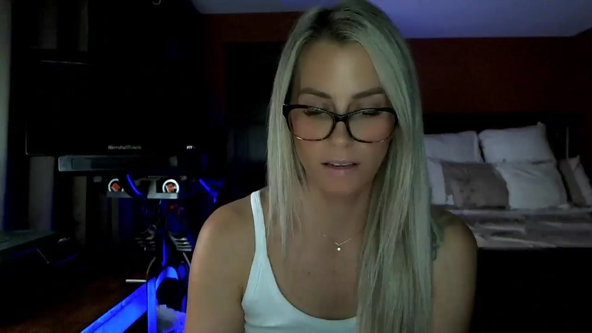 Gallery image thumbnail from Cora9's myfreecams stream on, 10/16/2025, 05:03 image 17 of 20
