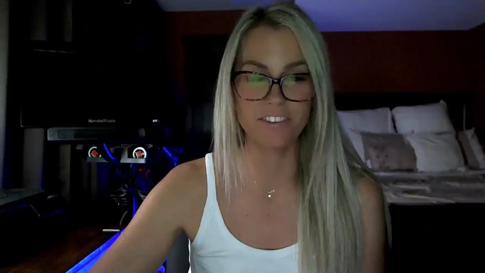 Gallery image thumbnail from Cora9's myfreecams stream on, 10/16/2025, 05:03 image 7 of 20