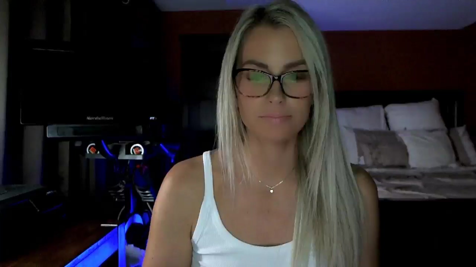 Gallery image thumbnail from Cora9's myfreecams stream on, 10/16/2025, 05:03 image 8 of 20
