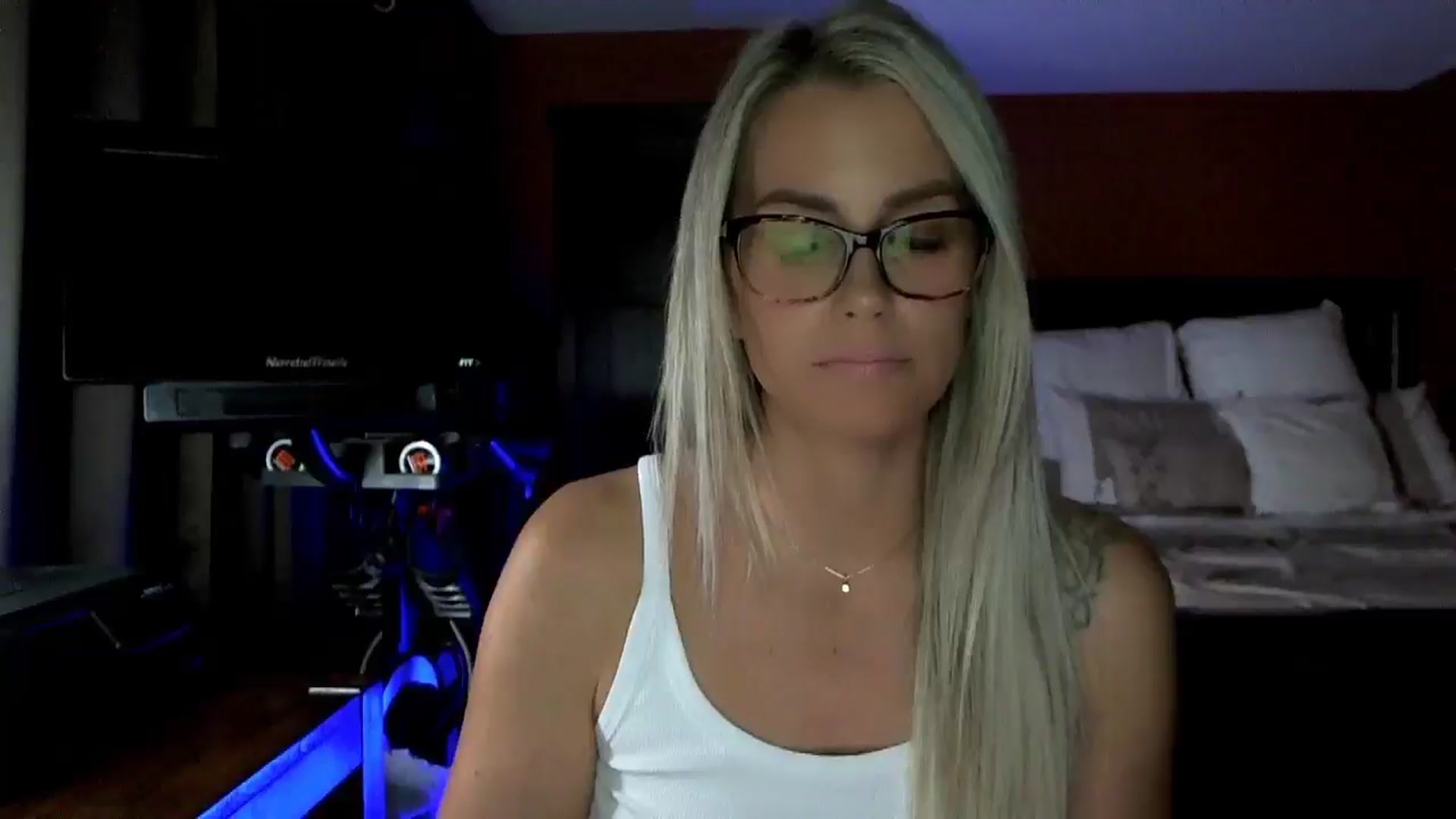 Gallery image thumbnail from Cora9's myfreecams stream on, 10/16/2025, 05:03 image 14 of 20