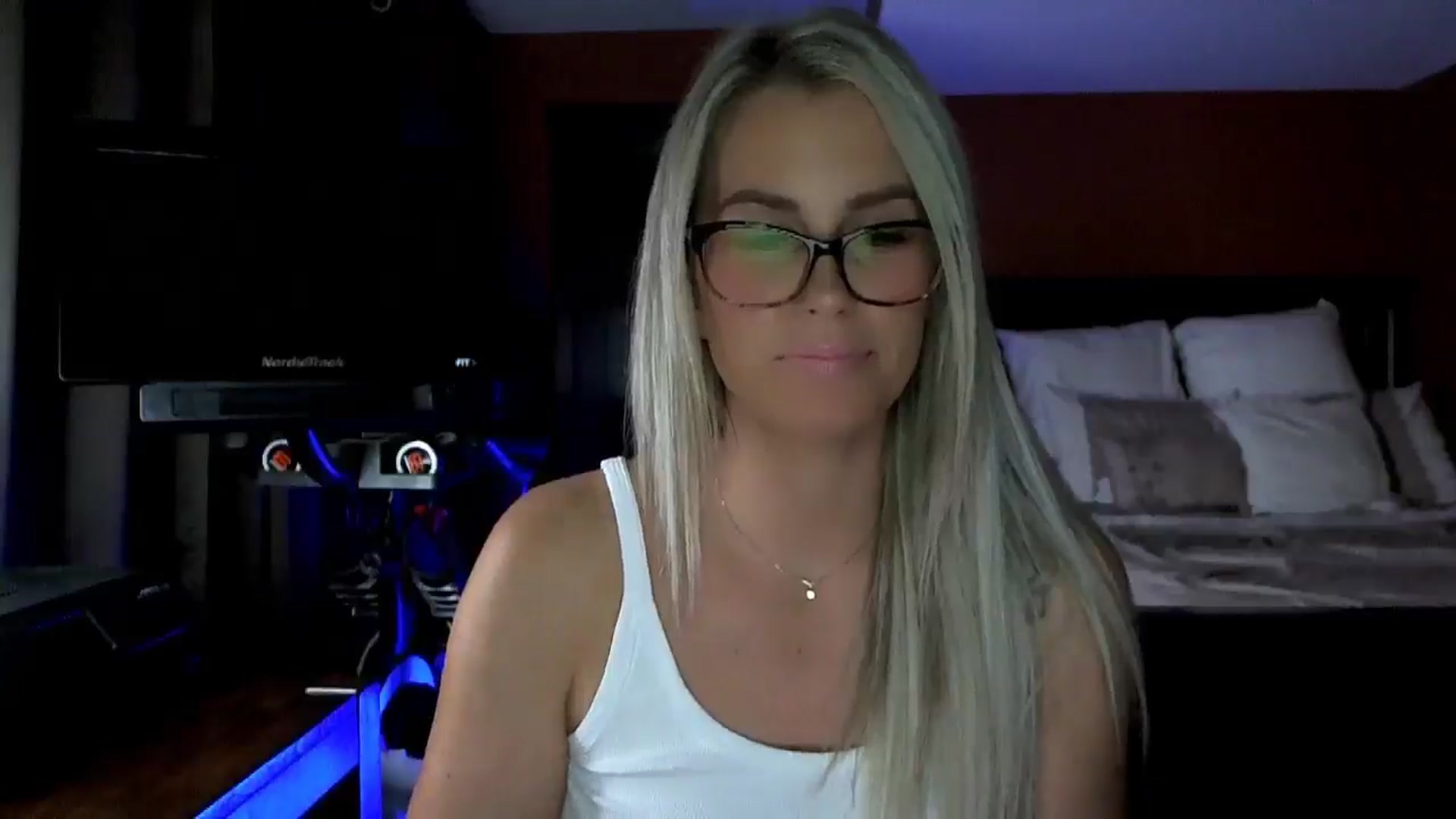 Gallery image thumbnail from Cora9's myfreecams stream on, 10/16/2025, 05:03 image 4 of 20