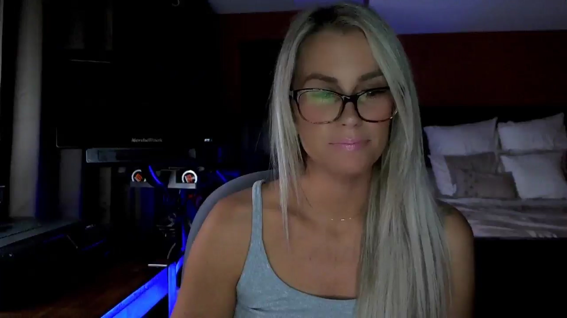 Gallery image thumbnail from Cora9's myfreecams stream on, 10/29/2025, 04:19 image 7 of 20