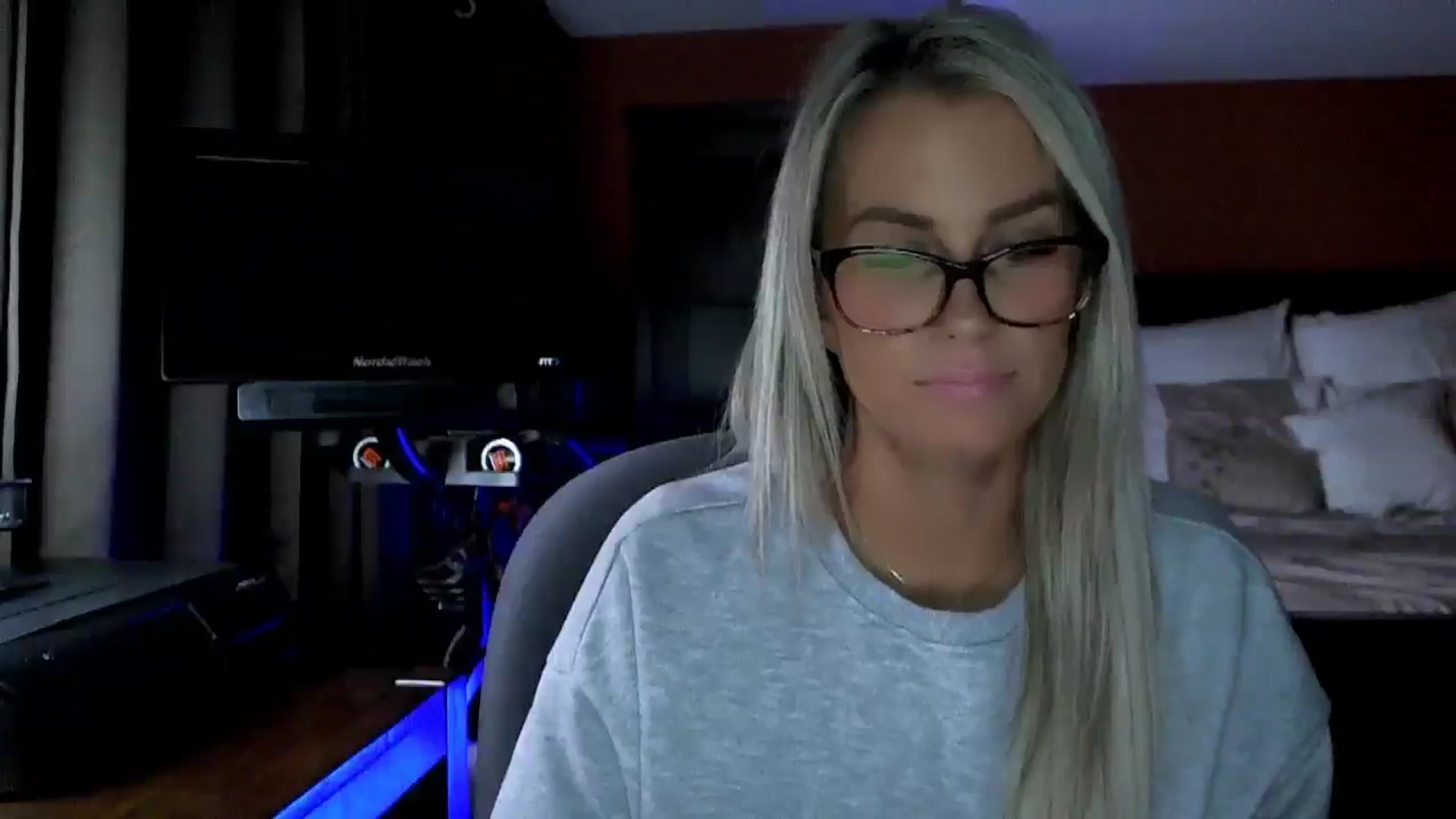 Gallery image thumbnail from Cora9's myfreecams stream on, 10/31/2025, 05:03 image 16 of 20