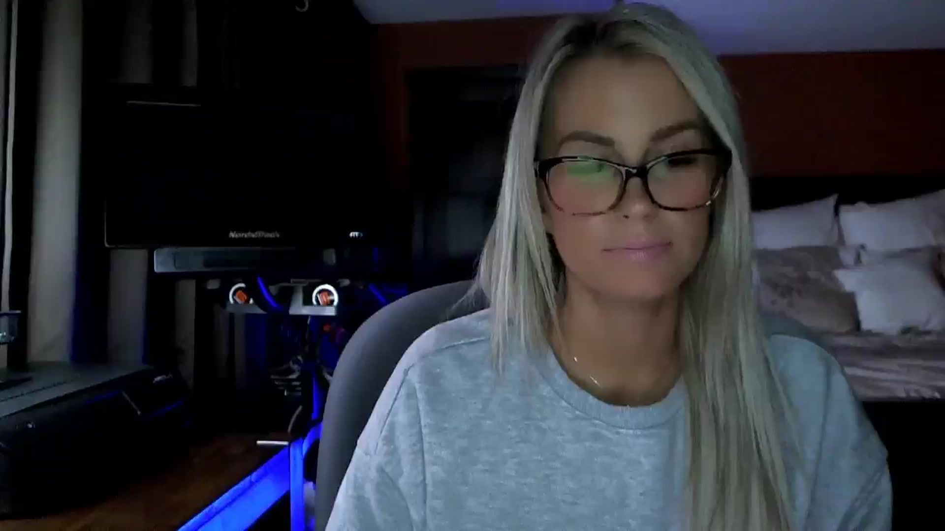 Gallery image thumbnail from Cora9's myfreecams stream on, 10/31/2025, 05:03 image 15 of 20