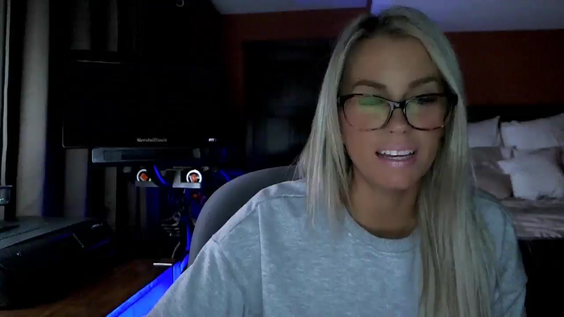 Gallery image thumbnail from Cora9's myfreecams stream on, 10/31/2025, 05:03 image 18 of 20