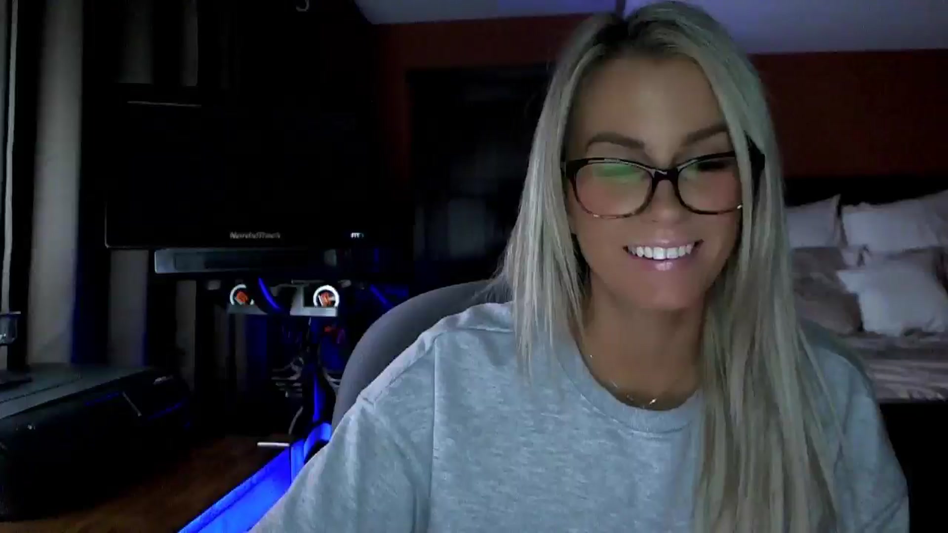 Gallery image thumbnail from Cora9's myfreecams stream on, 10/31/2025, 05:03 image 11 of 20