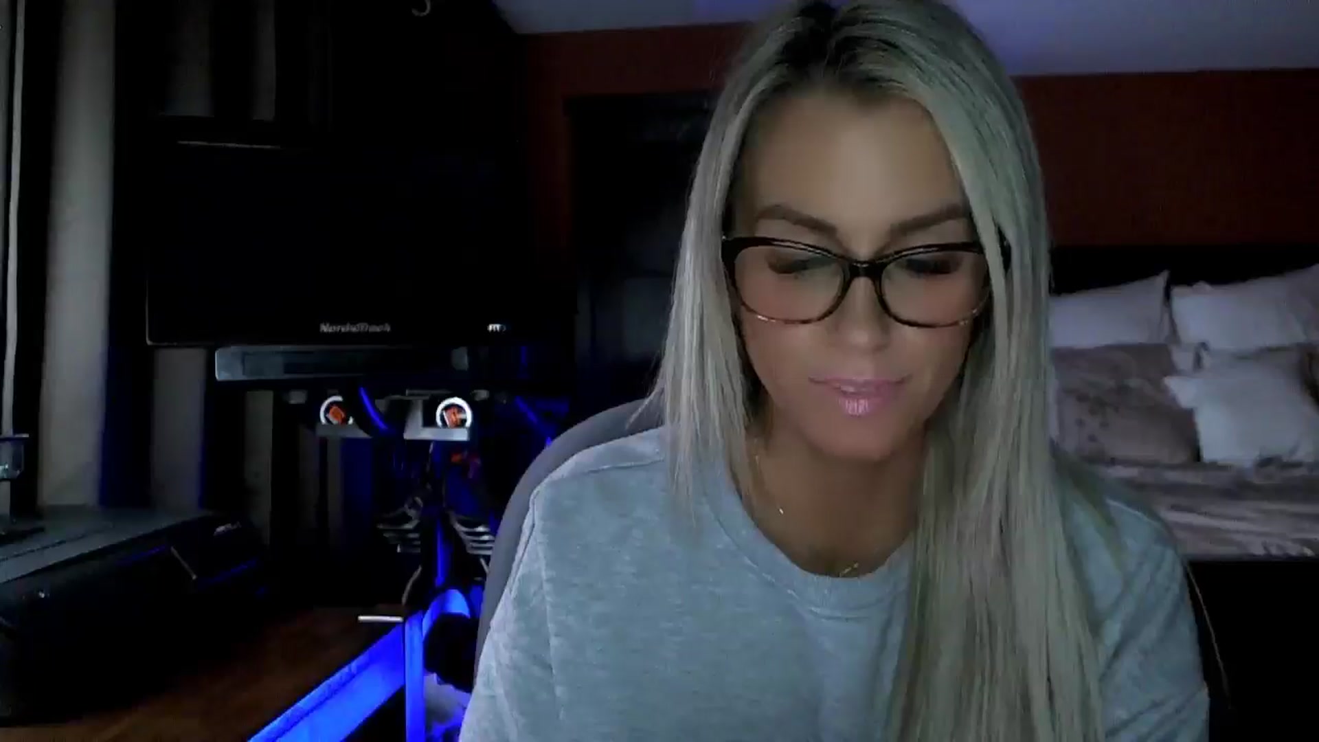 Gallery image thumbnail from Cora9's myfreecams stream on, 10/31/2025, 05:03 image 4 of 20